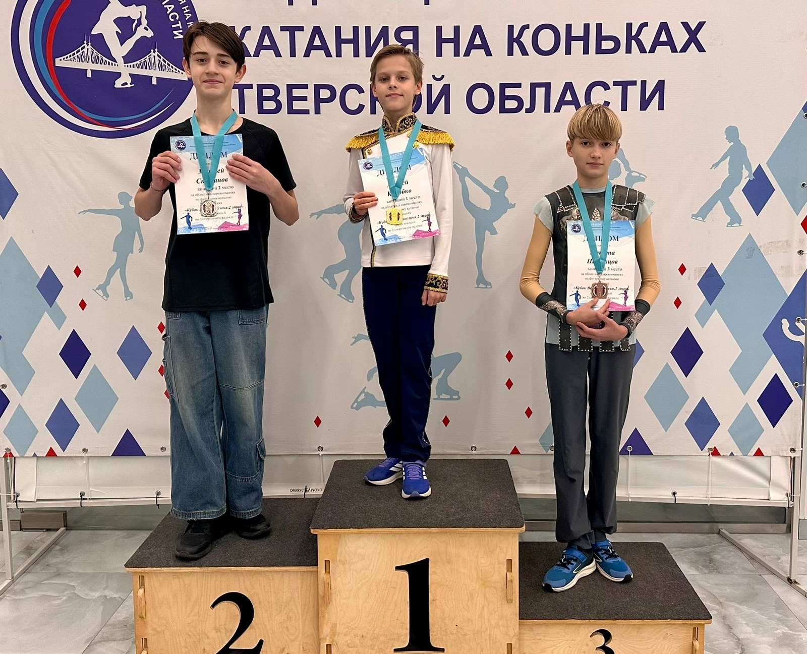 Теплый лед: в селе под Тверью впервые прошли соревнования фигуристов