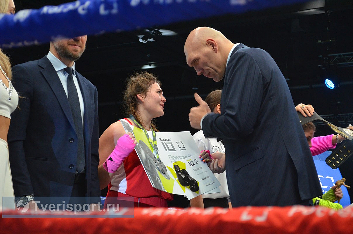 Награда от чемпиона мира: девушка-боксер из Тверской области стала вице-чемпионкой «Ударной десятки»