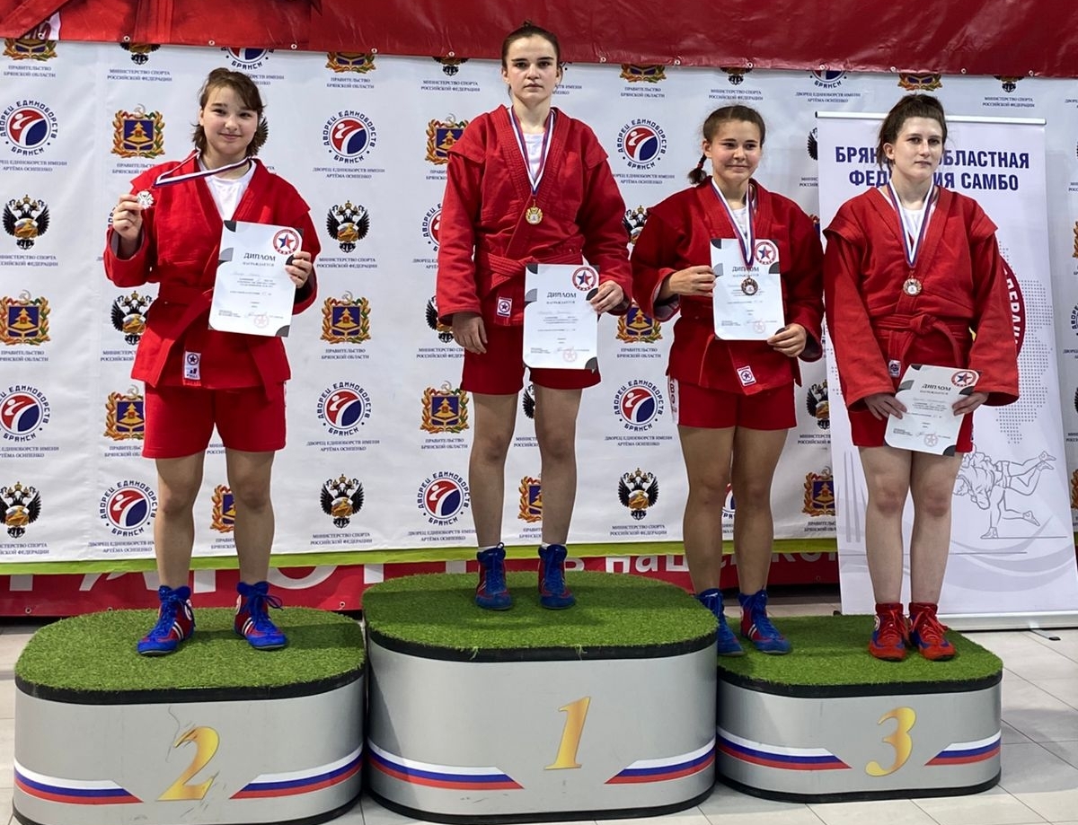 Самбисты Тверской области покорили пьедестал юниорского первенства ЦФО