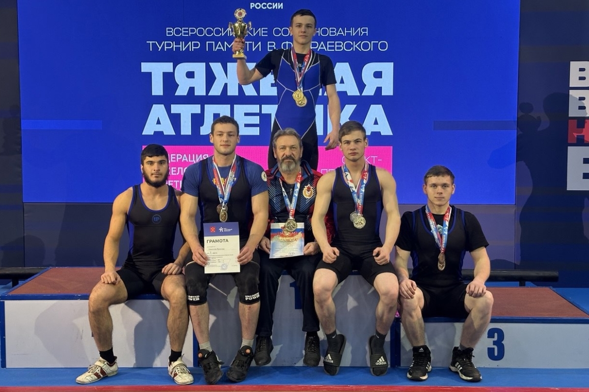 Юные штангисты Тверской области преподнесли сенсацию в Санкт-Петербурге