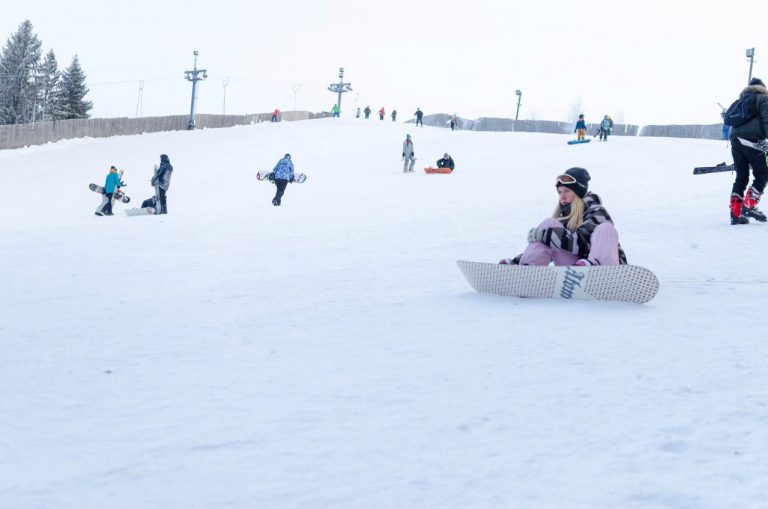 Где жителям Твери в новогодние праздники покататься на коньках и лыжах