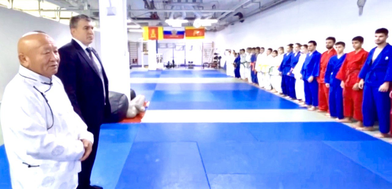 Легенда мирового сумо Адар Куулар провел мастер-класс в Твери