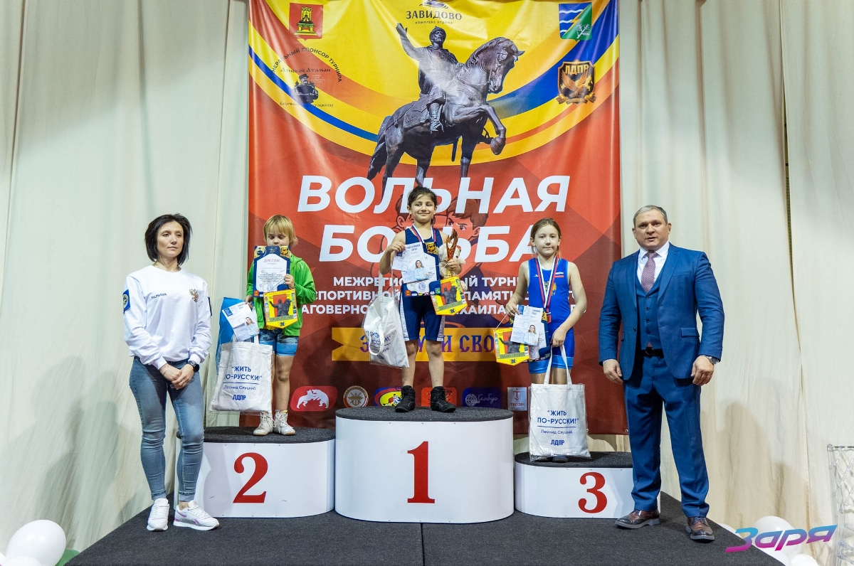 В Тверской области борцы из семи регионов сразились за награды турнира «За други своя»