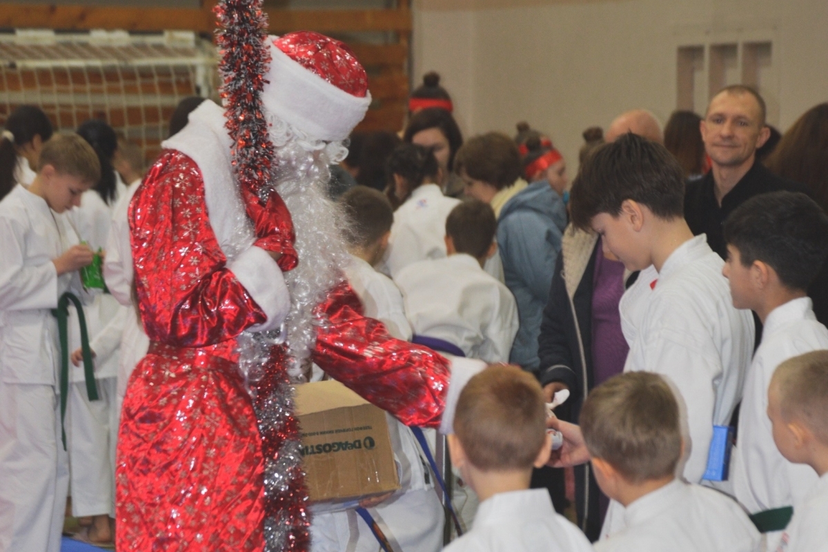 В Твери юные каратисты сразились за награды «Новогодних звезд»