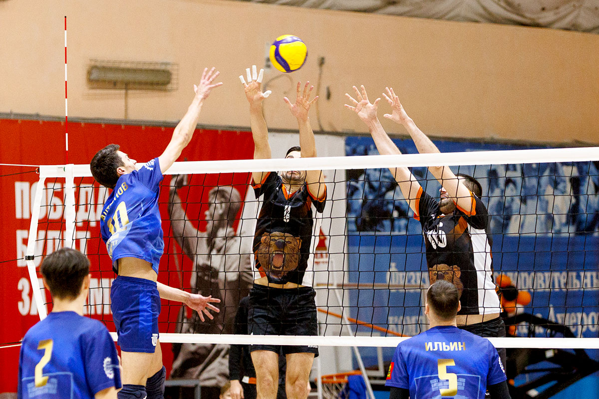 «Банкиры» прервали гегемонию «вагоностроителей» в Кубке Твери по волейболу