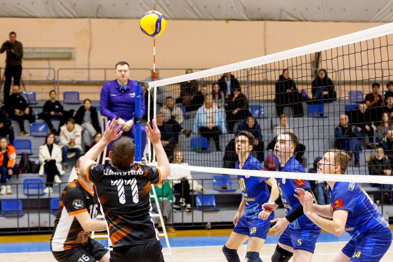 «Банкиры» прервали гегемонию «вагоностроителей» в Кубке Твери по волейболу