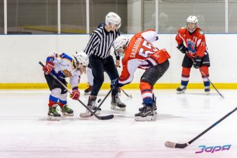 Новогоднее чудо на льду: в Тверской области «медвежата» сыграли в хоккей с «папами» Новогоднее чудо на льду: в Тверской области «медвежата» сыграли в хоккей с «папами»