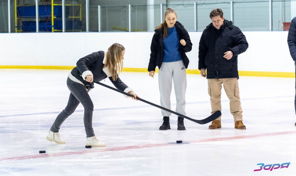 Новогоднее чудо на льду: в Тверской области «медвежата» сыграли в хоккей с «папами»
