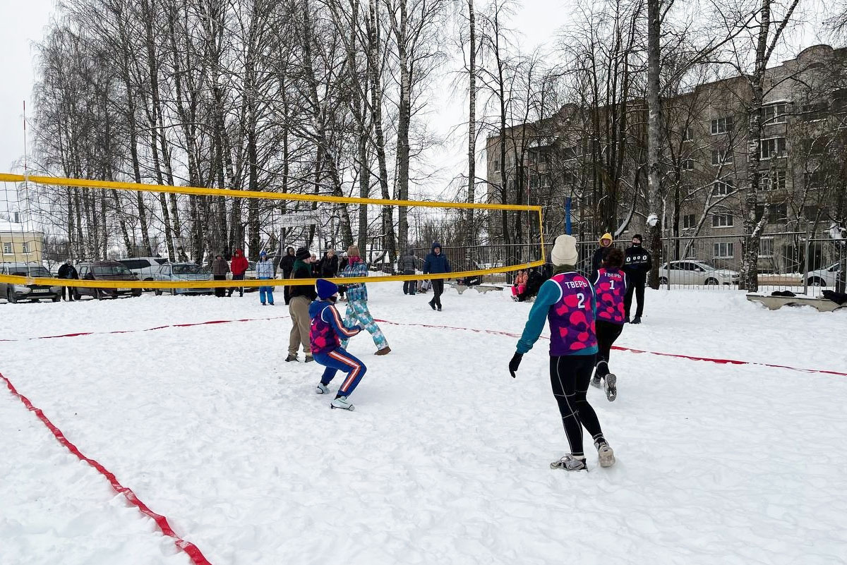В Тверской области состоялся первый региональный чемпионат по волейболу на снегу