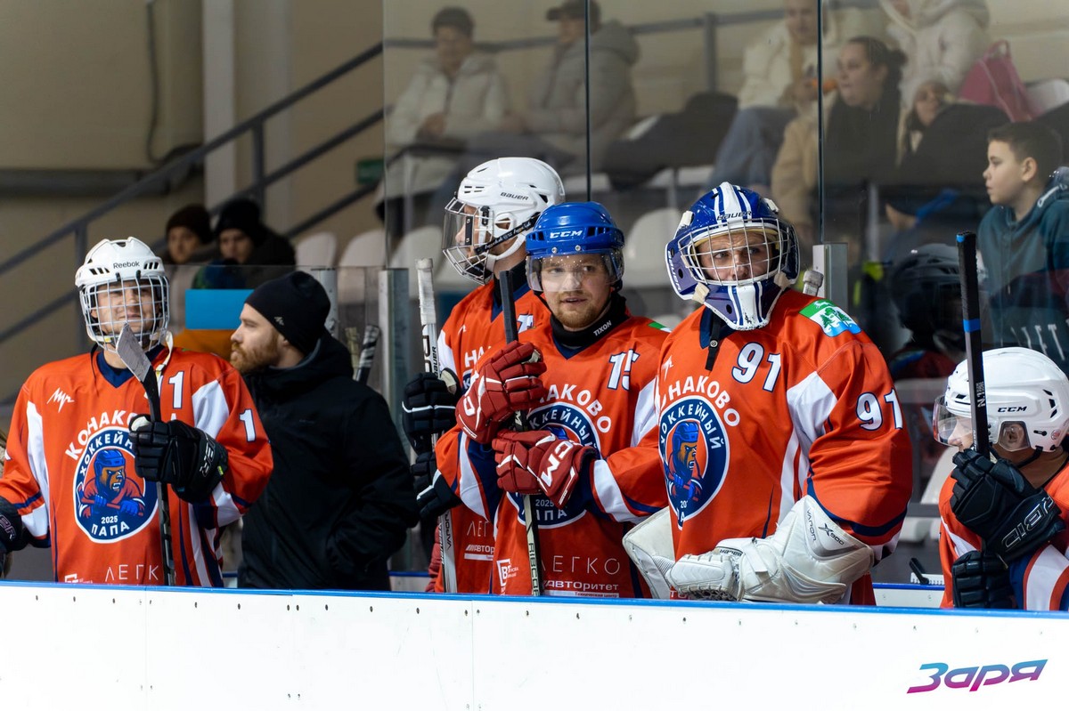 Новогоднее чудо на льду: в Тверской области «медвежата» сыграли в хоккей с «папами»