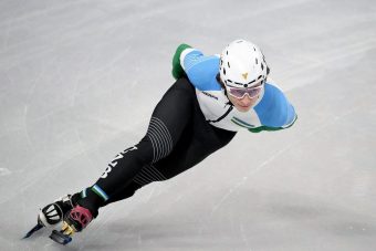Шорт-трекист из Твери после жуткого падения продолжает борьбу за медаль Олимпиады