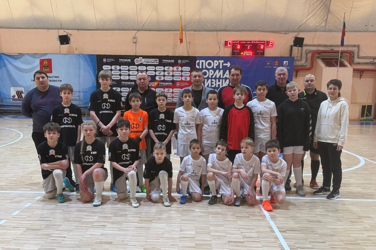 Команды Медновской СШИ оформили золотой дубль на областном турнире по футболу