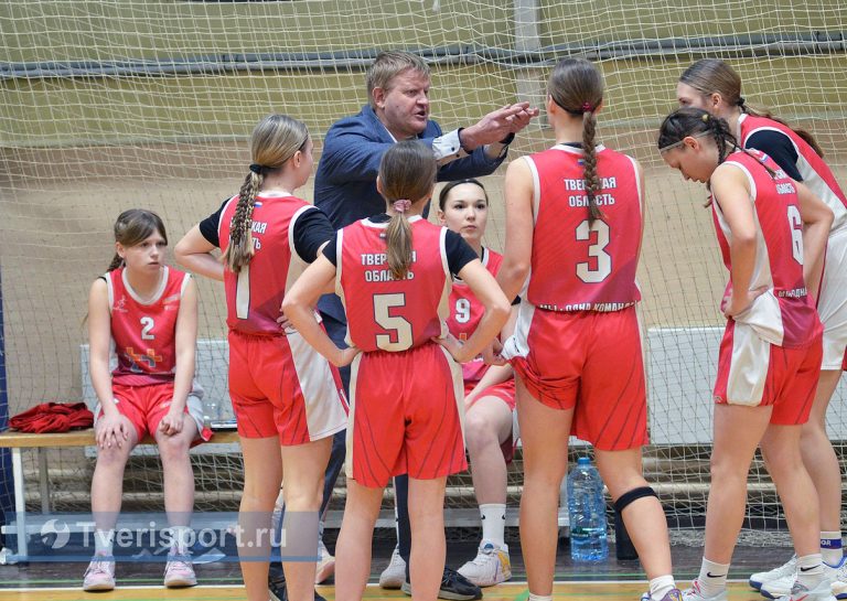 Удержались на вершине: девушки из Маскатихи и юноши из Озерного защитили титул чемпионов