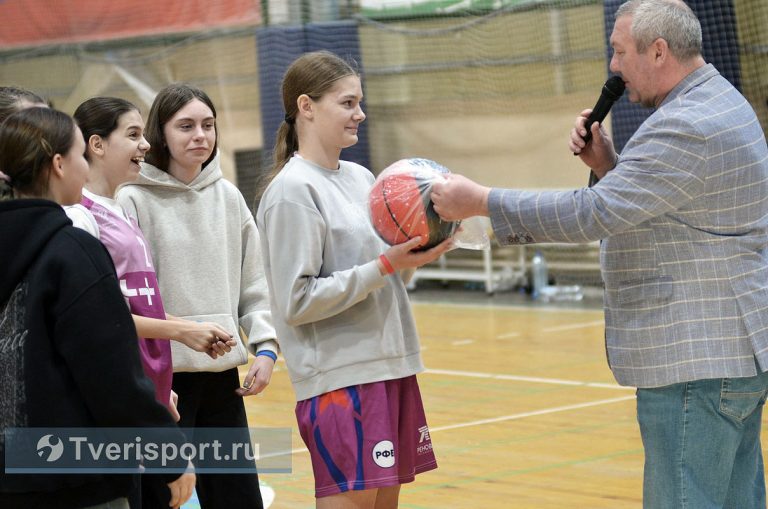 Удержались на вершине: девушки из Маскатихи и юноши из Озерного защитили титул чемпионов