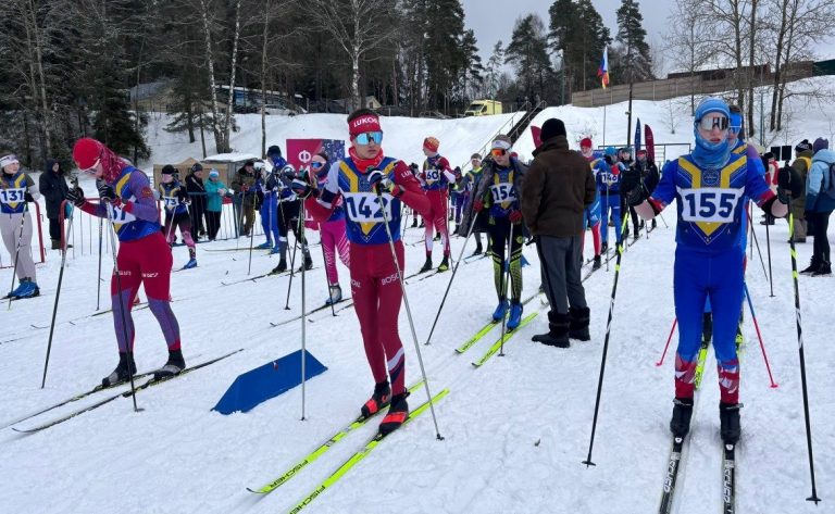 90-летний Липашов дал старт юбилейному лыжному марафону под Тверью