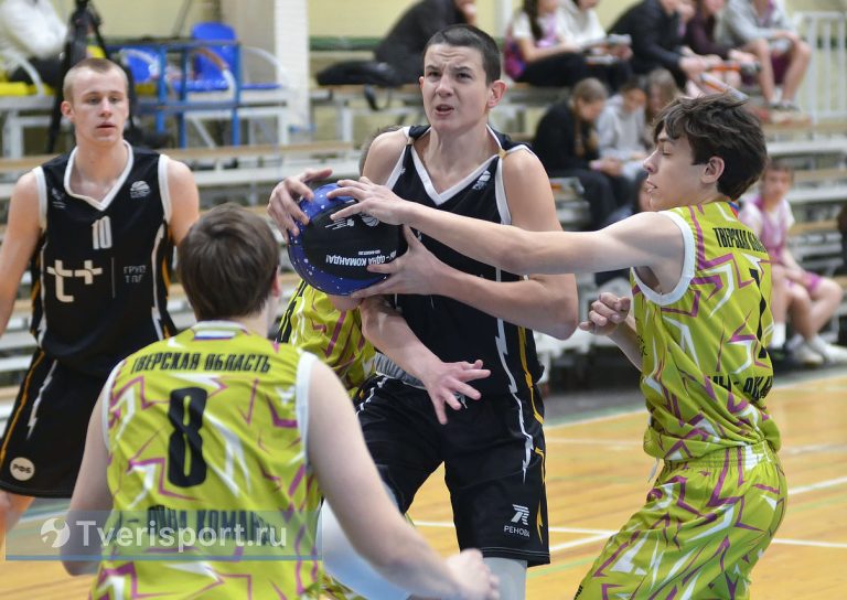 Удержались на вершине: девушки из Маскатихи и юноши из Озерного защитили титул чемпионов