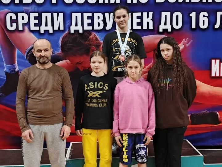 Девушка-борец из Тверской области покорила пьедестал первенства России