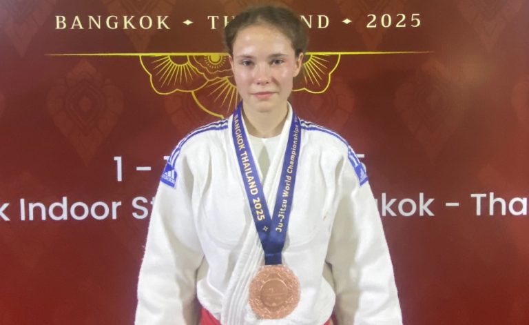 Школьница из Тверской области поднялась на пьедестал первенства Европы по джиу-джитсу Школьница из Тверской области поднялась на пьедестал первенства Европы по джиу-джитсу