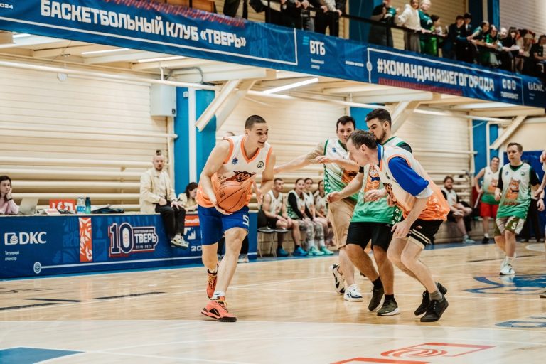 В Твери впервые прошел благотворительный матч «Кошки» vs «Собаки»