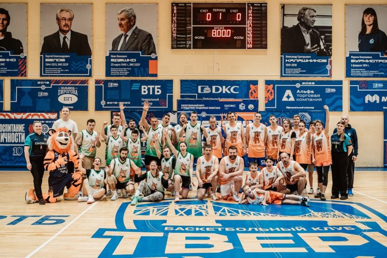 В Твери впервые прошел благотворительный матч «Кошки» vs «Собаки»