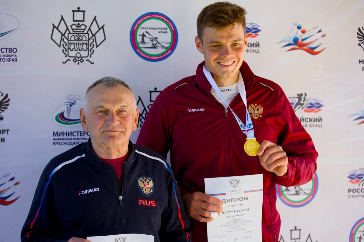 Тверские гребцы-юниоры завоевали золото и серебро первенства России