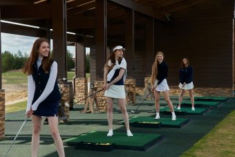 Красавицы с клюшками: в Тверской области опровергают миф о  недоступности гольфа