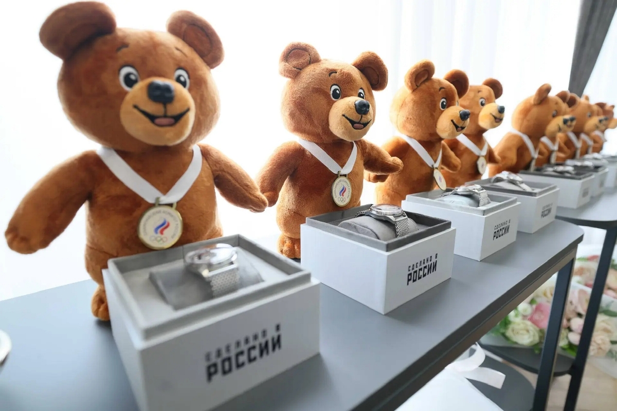 Министр спорта России наградил лыжницу из Твери