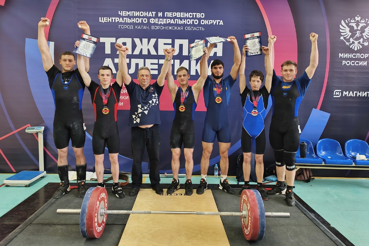 Первый чемпион в 21 веке! 16-летнему штангисту из Тверской области нет равных в ЦФО