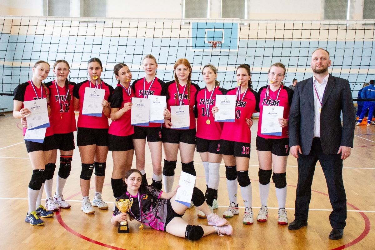 В Твери студентки разыграли награды областных соревнований по волейболу