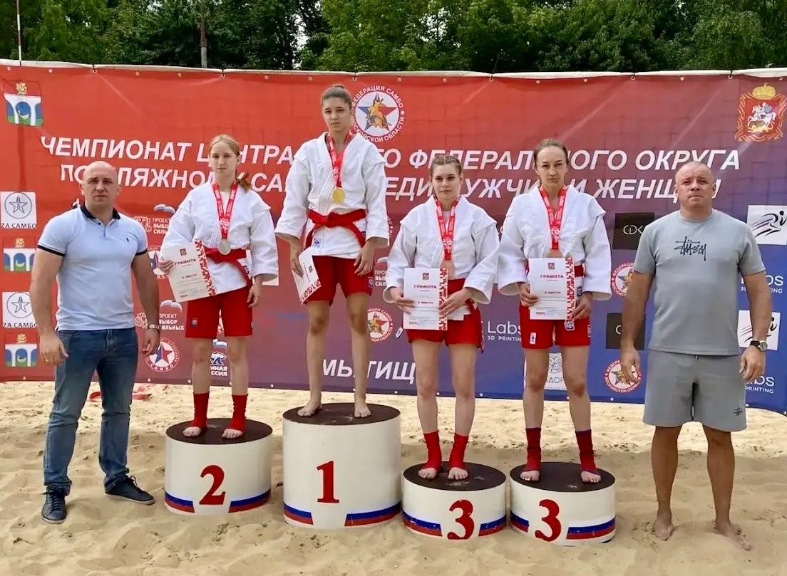 Спортсменки Тверской области завоевали путевки на чемпионат России по пляжному самбо