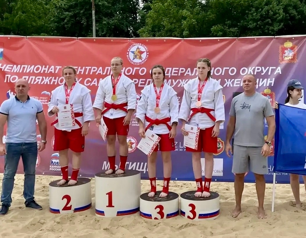 Спортсменки Тверской области завоевали путевки на чемпионат России по пляжному самбо