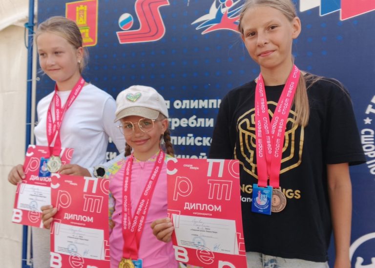 Семейные ценности парусного спорта: братья и сестры покорили пьедестал почета в Твери