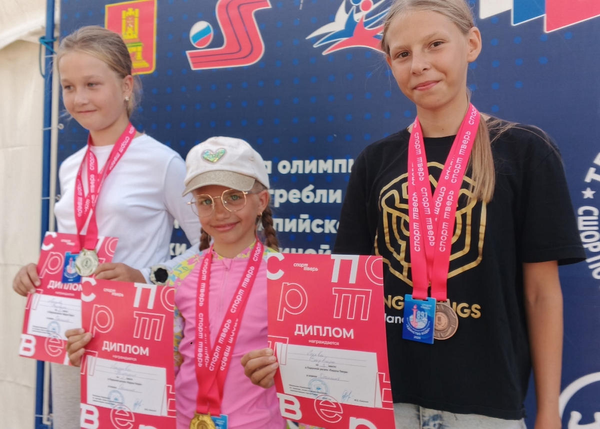 Семейные ценности парусного спорта: братья и сестры покорили пьедестал почета в Твери