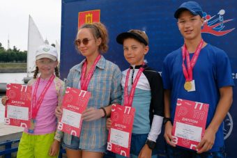 Семейные ценности парусного спорта: братья и сестры покорили пьедестал почета в Твери Семейные ценности парусного спорта: братья и сестры покорили пьедестал почета в Твери