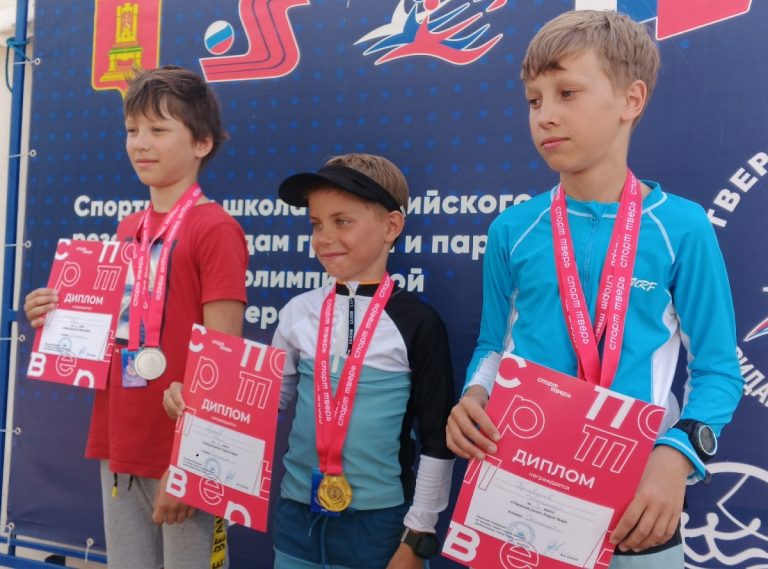 Семейные ценности парусного спорта: братья и сестры покорили пьедестал почета в Твери
