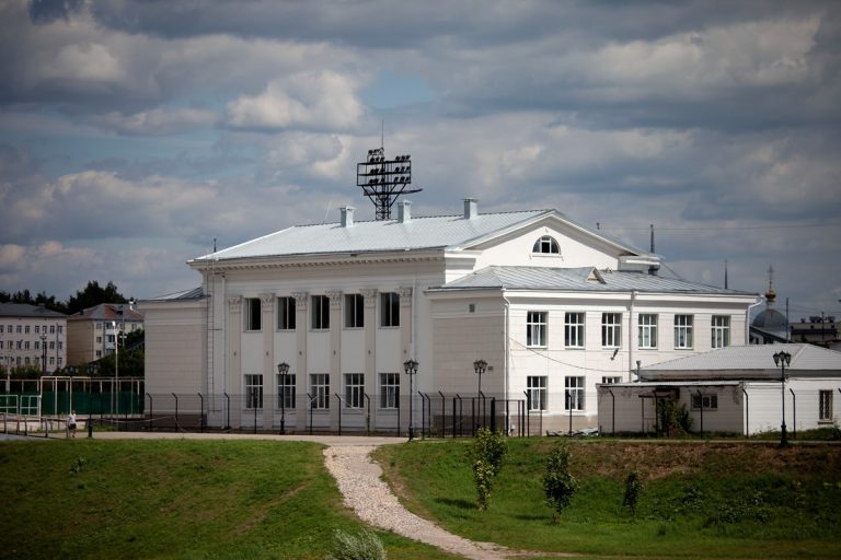 У главного тверского стадиона появилась новая крыша