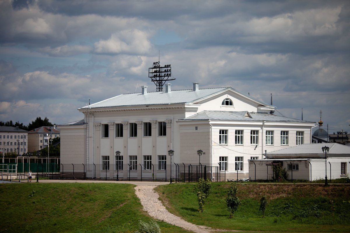 У главного тверского стадиона появилась новая крыша