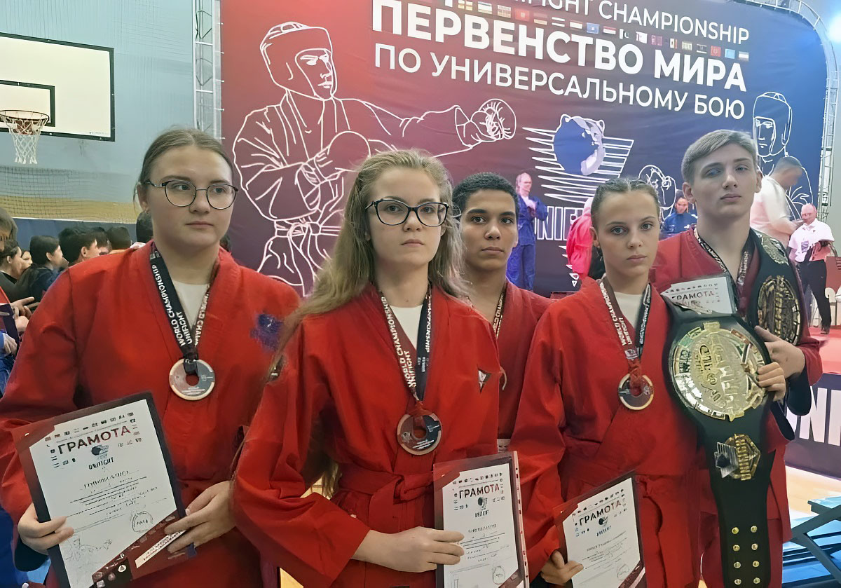 «Лапы добра и когти зла»: как призер первенства мира по унифайту стала самой юной писательницей Тверской области
