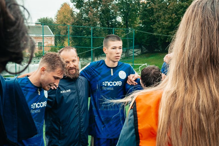 «Мы отстояли, а потом сыграли в футбол»: тренер «Твери» — о прагматизме и будущем