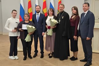Вдохновляет, тренирует, побеждает: Александра Федотова удостоена Почетного знака Губернатора Вдохновляет, тренирует, побеждает: Александра Федотова удостоена Почетного знака Губернатора