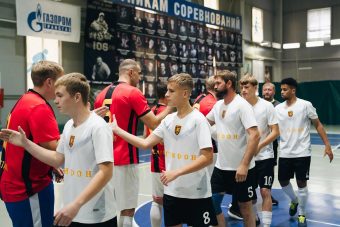 «Никто не забыт»: на футбольном поле в Торжке сразились за честь погибших бойцов