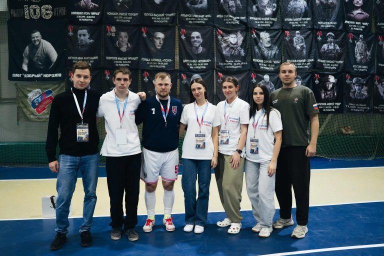 «Никто не забыт»: на футбольном поле в Торжке сразились за честь погибших бойцов